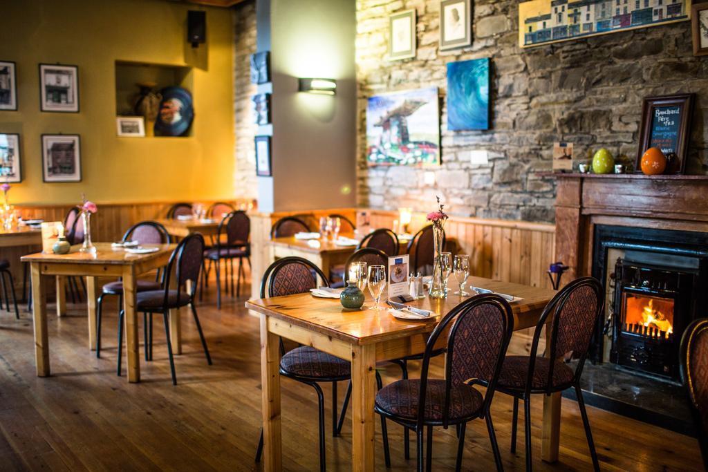 Byrnes Wine Dine Stay Ennistimon Buitenkant foto