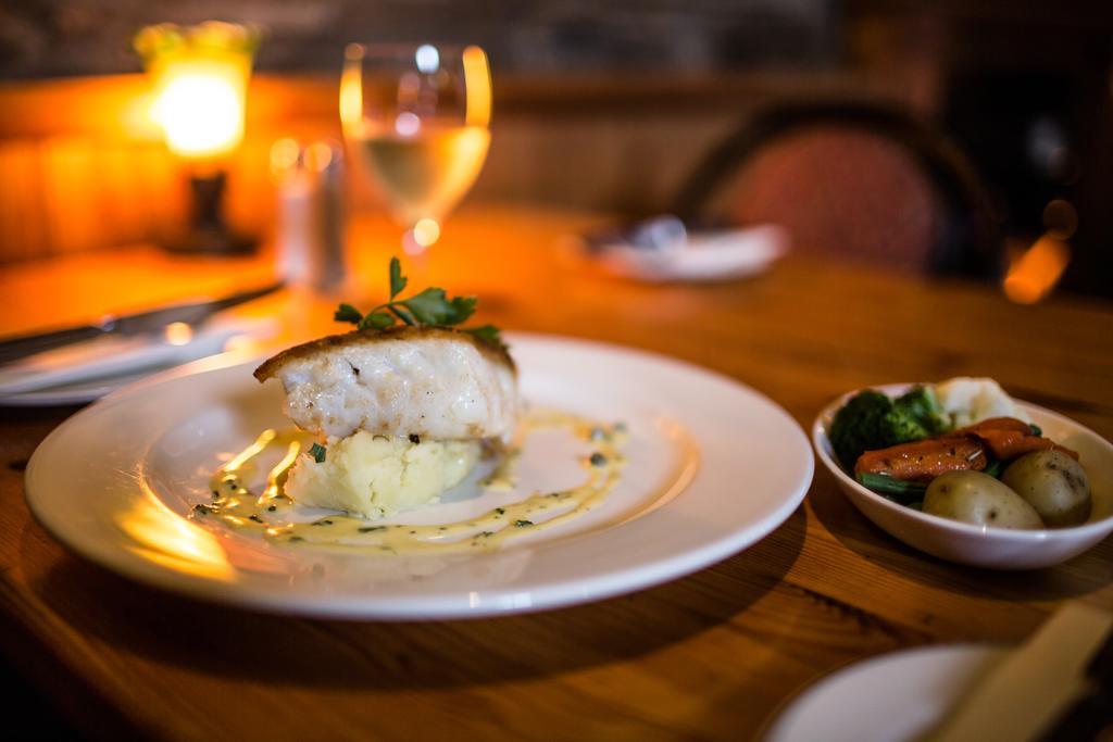 Byrnes Wine Dine Stay Ennistimon Buitenkant foto